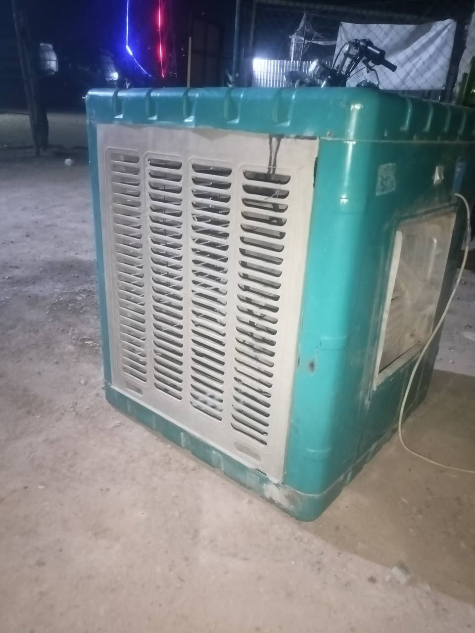 مبردة للبيع اخت جديده شرط هواها ثلج وعاليه
سعر75 بيها مجال نظيفة بمعنى الكلمه  هاتف واتساب ***********
