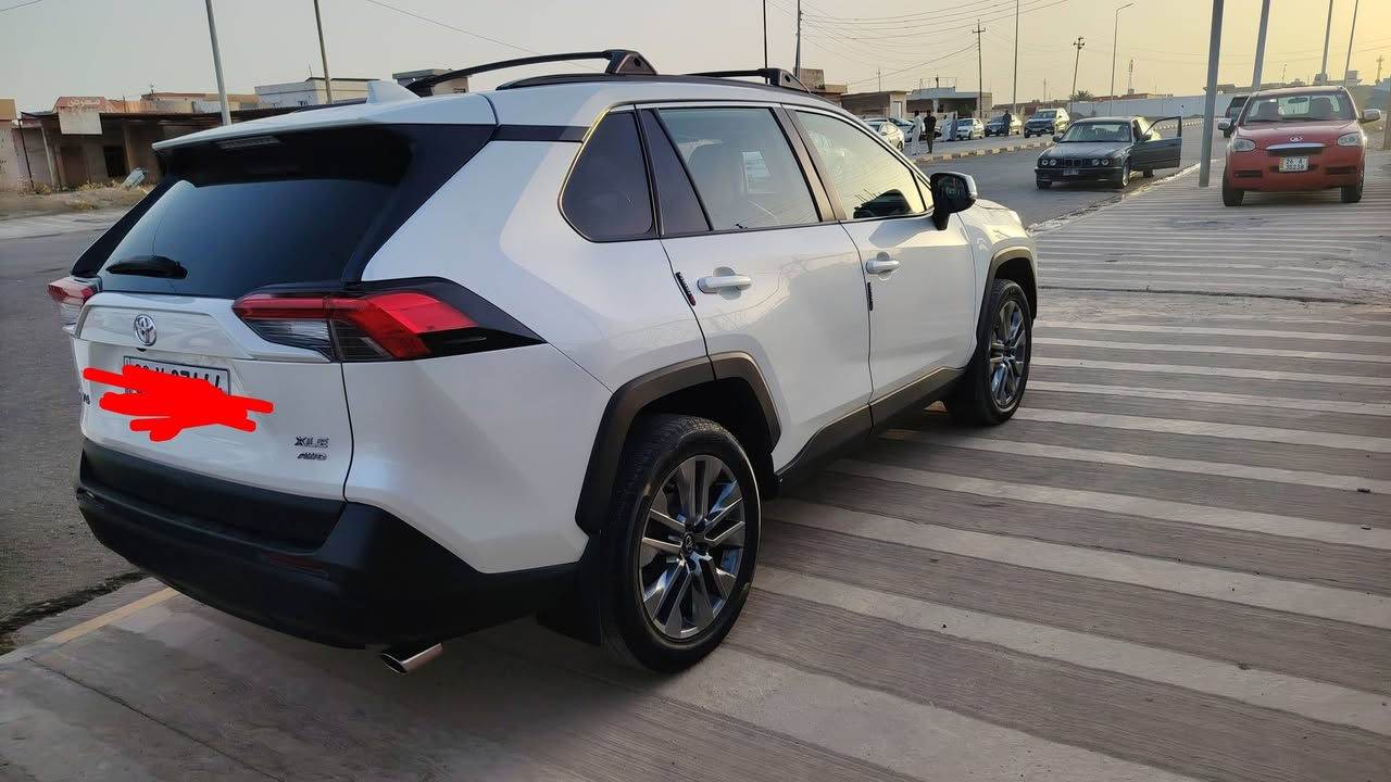 2021 TOYOTA RAV4, XLE /راف فور
تويوتا رافور  مرقم أربيل دولي

💯 السيارة بيع فقط 💯

السيارة فول موصفات  ١/١

السيارة ماشيه :  (56000 الف miel)

الضرر :  جاملغ أمامي وبونيد وبابين جهة السايق

حجم المحرك 4 سلندر (2.5L) بانزين فقط 
مواصفات XLE :
فتحة السقف ( سيلايت ) 
بصمة تشغيل
صندوق كهربائي 
رادار أمامي
تحديد مسار
رادار جانبي (نقاط عمياء)
رادار خلفي
اوتو ستارت (Auto start)
اوتو ستوب(Auto Stop)
هاند بريك بصمة
اوتو هولد(Auto Hold)
تحكم وضعيات القيادة ECO,NORMAL,SPORT
مانع انزلاق+ABS
حساسات خلفية+كاميرا
تحكمات استيرن
اشاير بالمري 
لايتات زينون و عدسه 
بلاكتور زينون 
تبريد قطعتين 
وبقية مواصفات XLE المعروفة

السعر : 178 وبيها مجال

وبيها سونار والك حق الفحص

مكان السيارة /بيجي اوتكريت
***********
