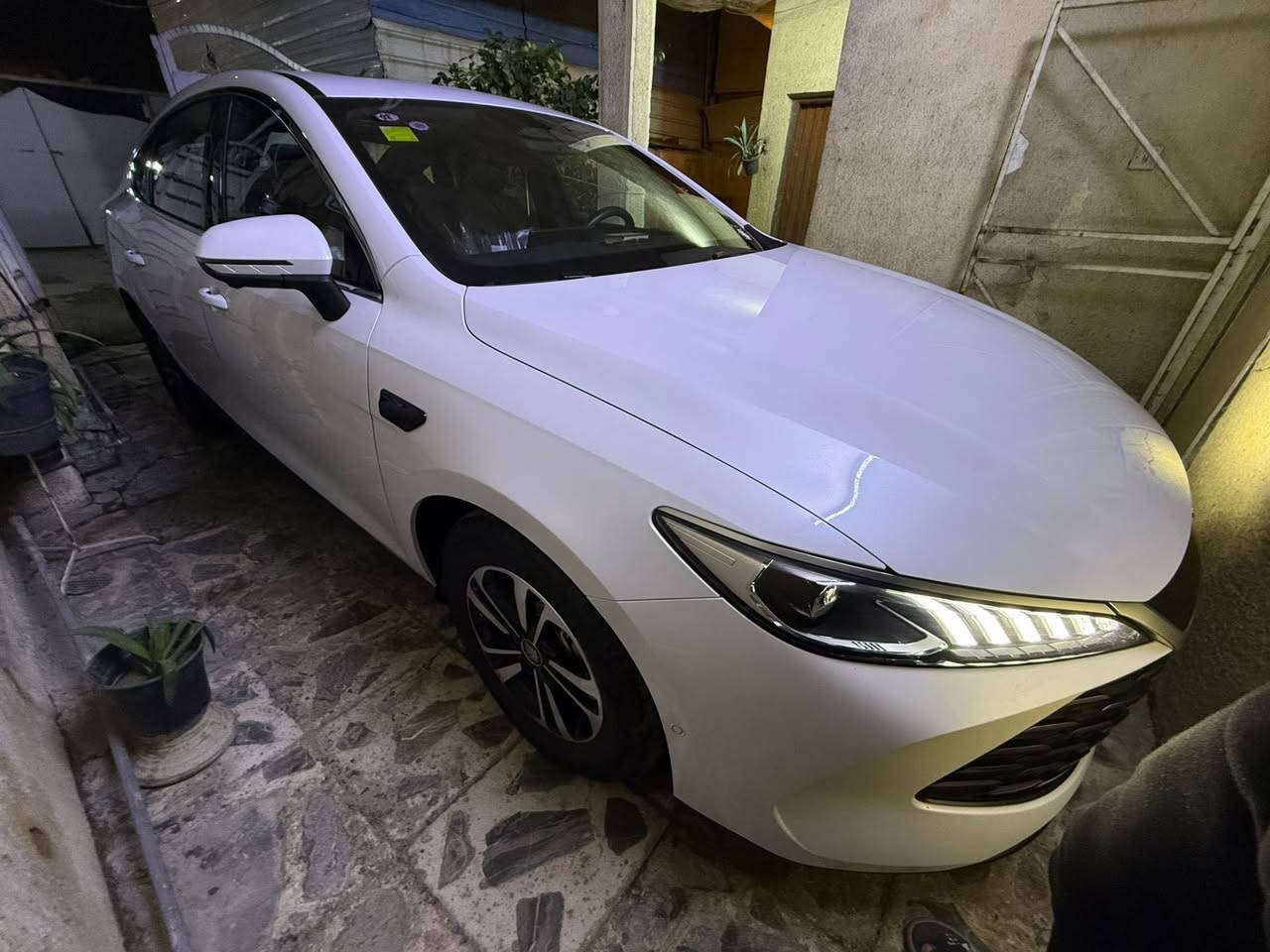 سلام عليكم 
كن بلاص فول 13 كاميره 
ماشية 8000
مكان السيارة بغداد 
السعر 21700
***********
