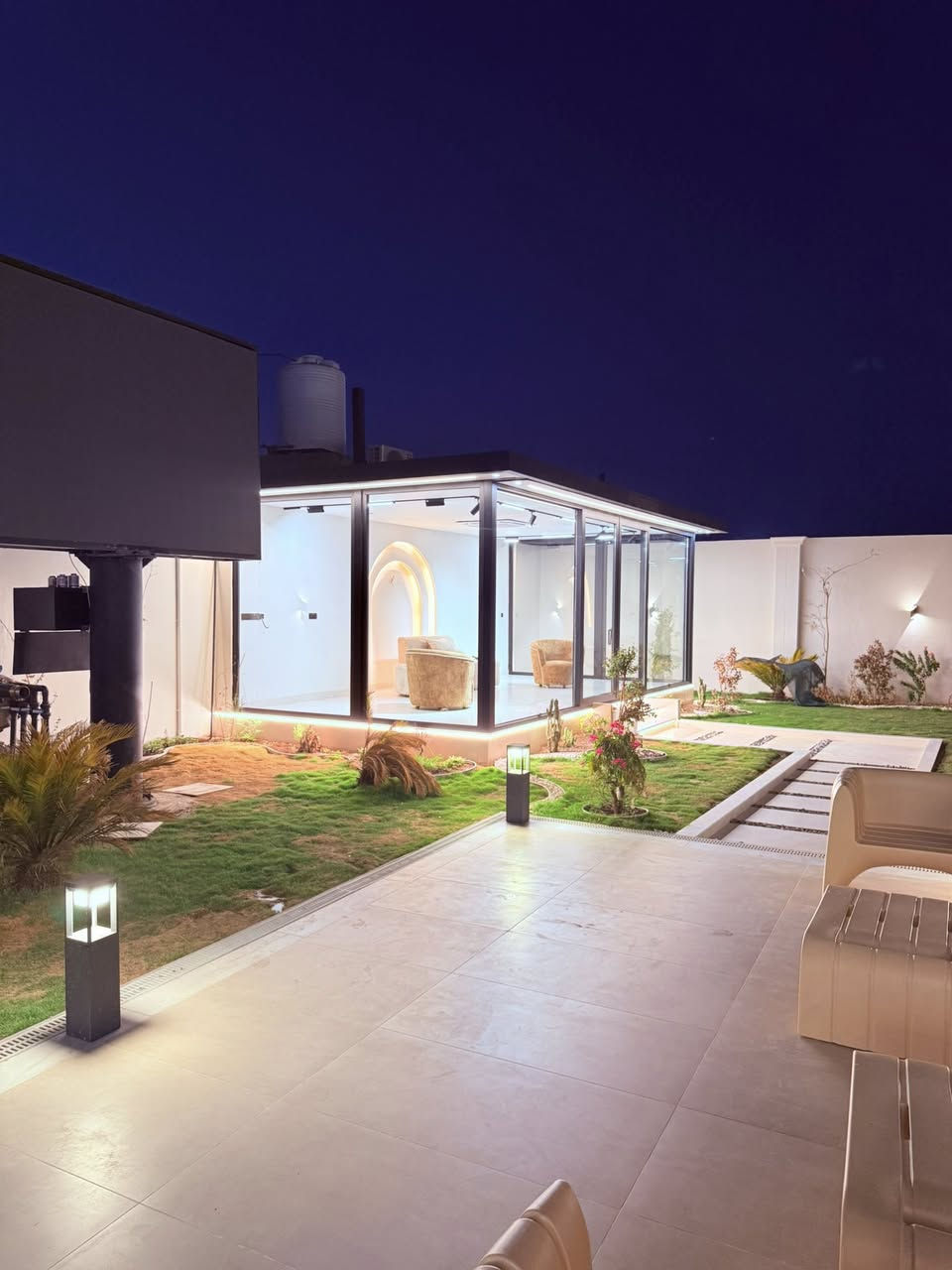 منتجع كونه ماسيvip للإيجار                                                             متوفر حجوزات ايام العيد 
للحجز والاستفسار الاتصال على الرقم 

***********
متوفر واتساب على الرقم
