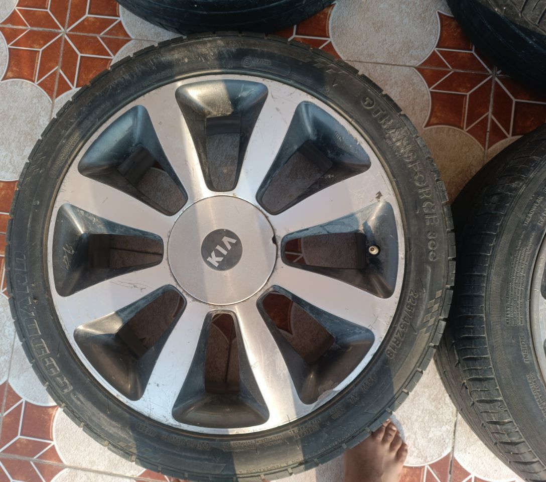 السلام عليكم 
للبيع تخم ويل كب كوري حجم 18 مع 3 تاير حجم 225/45/18
الويل اكو منهن بيهن لحيم  
مكاني بابل
***********
