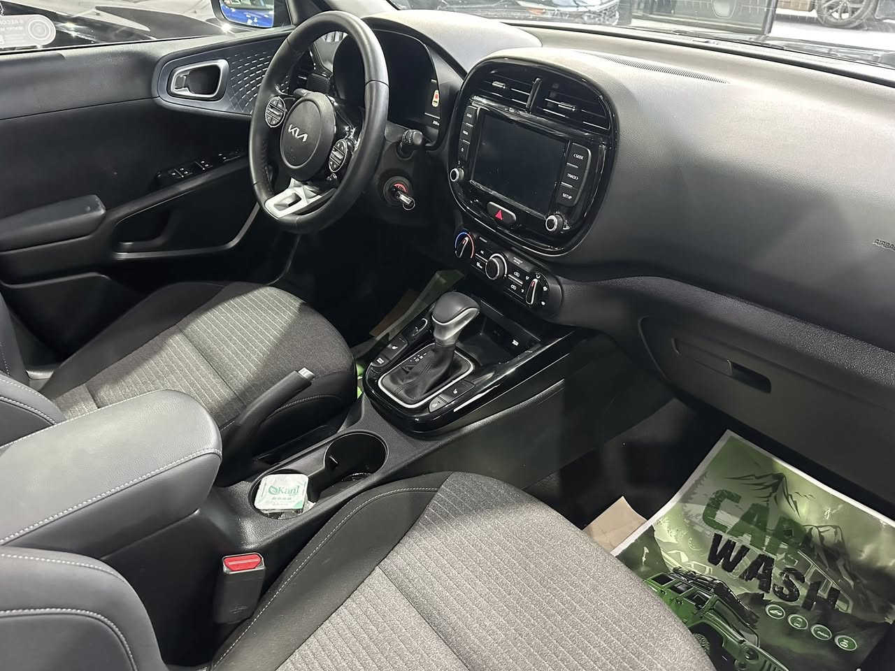 السلام عليكم ( بيع فقط بدون مراوس )
(كيا صول 2025 بدون صبغ لون فيلي ) 
( زيرو ماشية الف ) ( بدون رقم ) 
حادثها كسر بدعامية ومكانين صغار بارد على كد شبر .  محرك 2000 دوش
مواصفات :
 فتحة سلايت / رادارات من كل جوانب / لايت ابو لد عدسات / بك لايت لد / نقطة عمياء / اشاير بلمري /
تدفئة كشنات / تدفية ستيرن / شاحن واير ليس/ نوافذ شحن مبايل امامي وخلفي / تحديد مسارات / سياقة اليه / كيجات الكترونية
وباقي المواصفات المعروفة 
السيارة جاهزة وكاملة كبل لرقم
مكان السيارة : اربيل 
السيارة بدون رقم تترقم شمالي 
السعر : 154
للاستفسار : ***********
