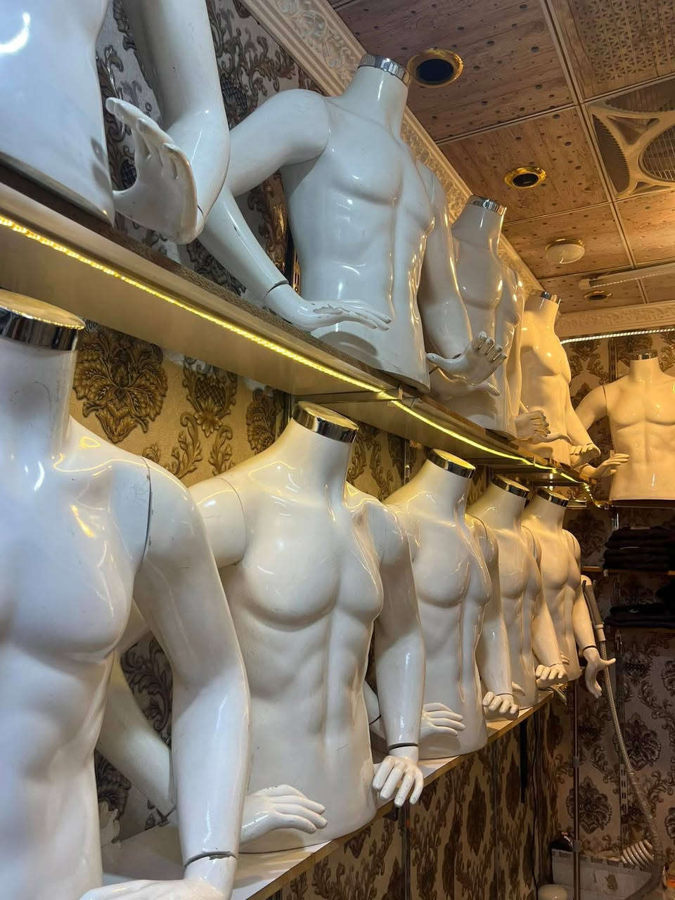 سلام عليكم ملكانات نص رجالي كله جديد يعني ستعمال قليل تجي وتشوف سعر الواحد 15 وبي مجال واذا شلعة يعني هواي يريد سعر يختلف عنواني بغداد مدينة الصدر رقم الهاتف *********** بس واتساب
