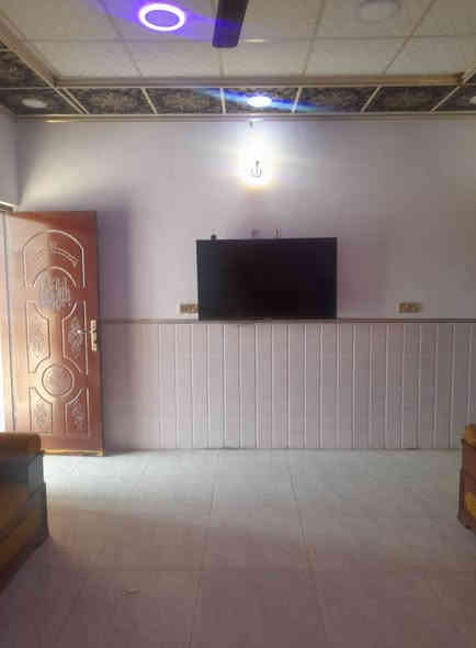 بيت رقم بلدية مقدم معامله تسجيل مساحه 200م طابقين مقابل خدامات حديقه العنوان البصره حي بغداد مقابل شهداء القبله  يتكون البيت من خمس غرف صاله ومطبخ هول وستقبال كلدور كراج وطارمه صحيات داخليه وخارجيه بناء حديث بلوك درجه اولى  السعر 110 موبايل ***********
