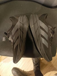 أديداس • أسود • قياس ٤٣