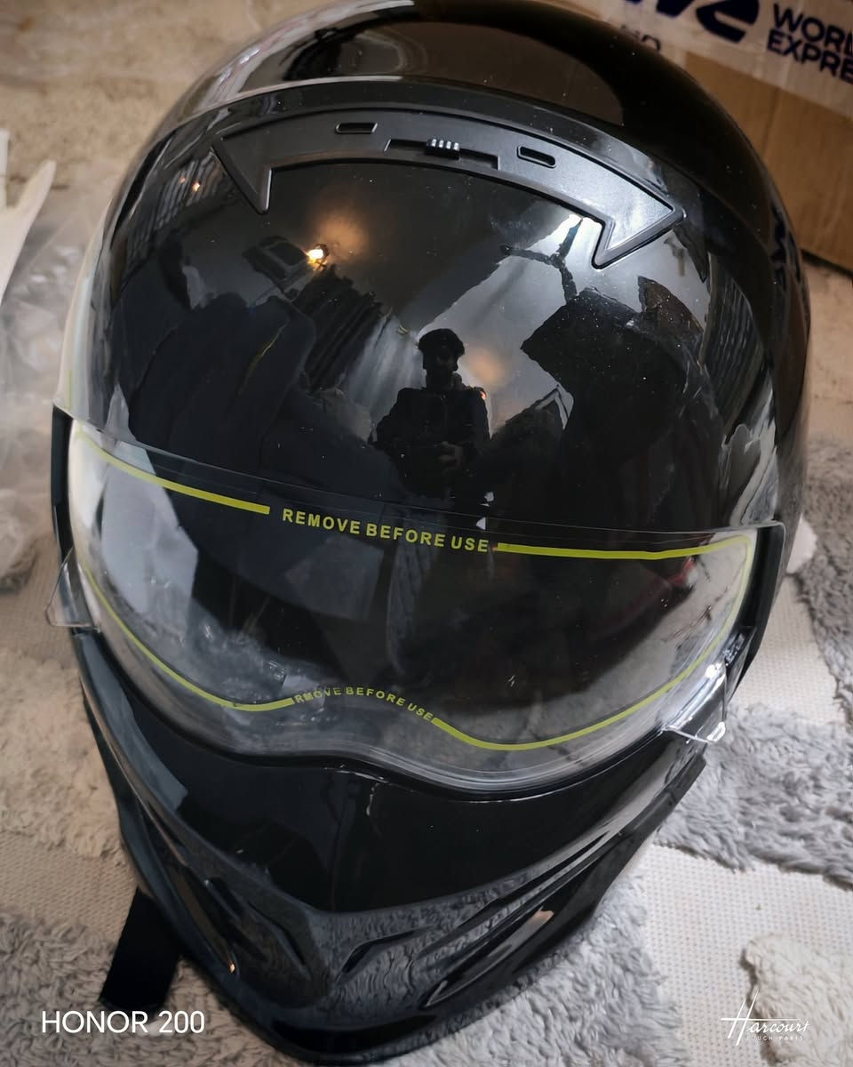 يا الله سلام عليكم خوذه دلفريه  فك ينفتح تجي ٢ نضاره 
قطعه نضيفه مال امزون الي مهتم مراسلت الصفحه  او تصال عل الرقم ***********
