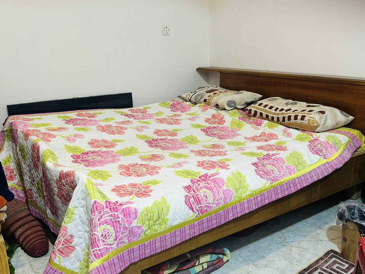 غراض مستعمله للبيع العنوان الغزاليه الهياكل 
غرفة نوم عراقي صاج 500
مبرده 200
تخم قنفات 10 مقاعد 200 الف
كانتور 250 
معرض بلازما 35 الف
***********
غير متواجد عالفيسالف
