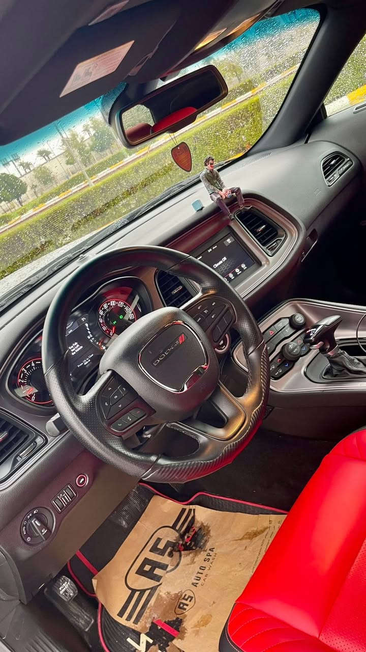 السلام عليكم
دودج جالنجر • 

الموديل • 2023

اللون : سمنتي 

المواصفات • SXT 

مشي السياره ما يقارب 20,000 • 

حساسات • 

رادارات  • 

اناره اماميه و خلفيه •

سستم هگزوز • 

هگزوز ينفتح و ينسد بـ ريموت • 

ويل كاب كبير • 

داخل احمر • 

تحكمات ستيرن • 

مثبت سرعه • 

شاشه كبيره • 

تدعم نظام ألابل كار بلاي• 

و الاندرويد أوتو • 

كشن جلد • 

كشن كهربائي • 

هاند بريك رجل • 

الخ•••••

السياره مرقم اربيل • 

حادث السياره • ضرر السياره جداً بسيط •

الجاملغ مع حافه البونيد بس البونيد مبدل مال GT 
و الجاملغ صبغ • 

مكان السياره • اربيل • طريق مخمور • مدينه المعارض • معرض منذر الدليمي • 

للتواصل عبر الواتساب • *********** • 📞
