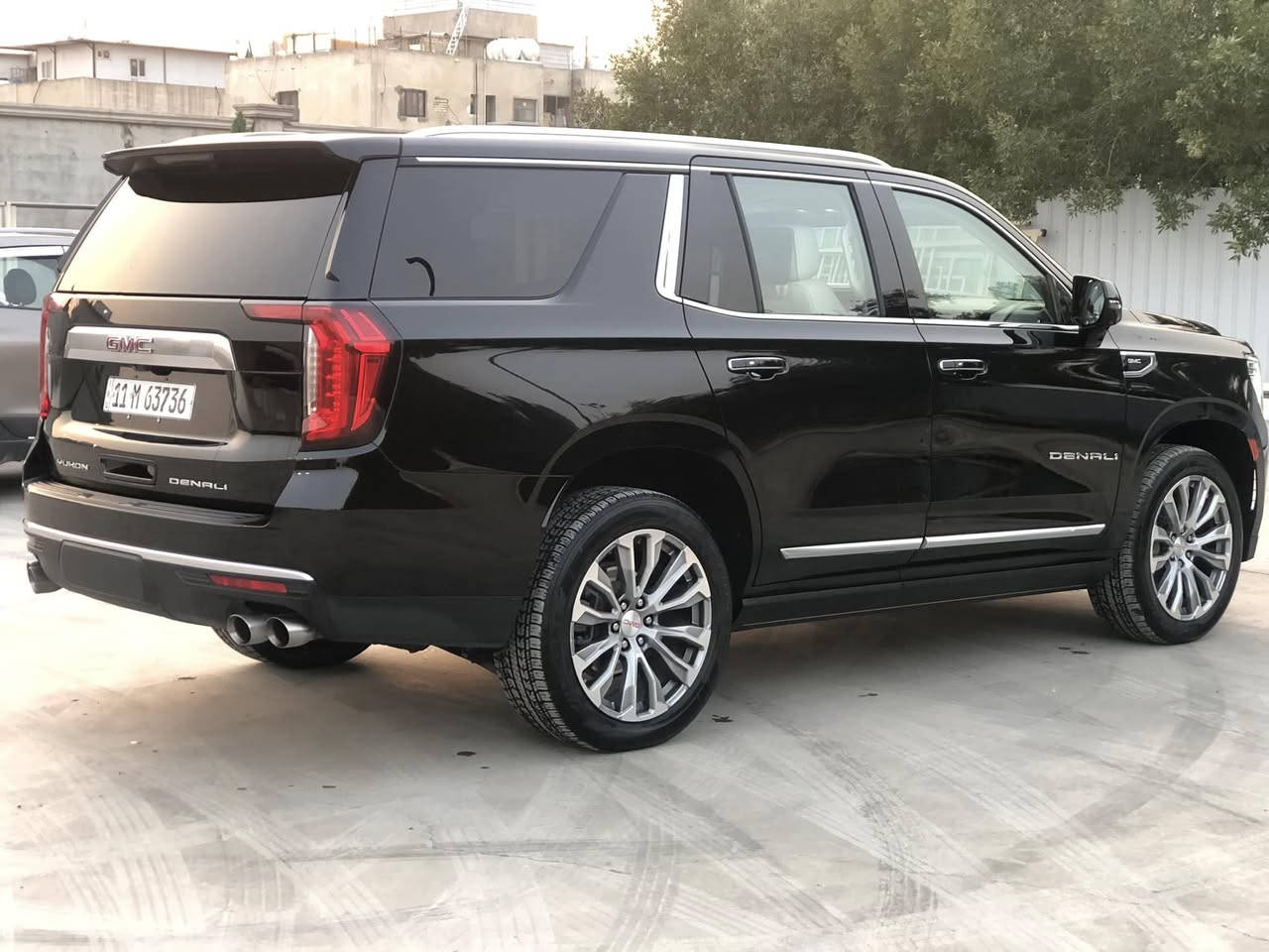 السلام عليكم 
للبيع فقط…
GMC DENALI 2021 فول مواصفات 
رقم بغداد بأسمي وارد امريكي بدون اي ضرر فقط داخله تقرير غرق وشغاله 
بأمريكا ع ايدي السياره 
ماشيه 69 الف كيلو متر 
مواصفات 
فتحه 
بصمه 
شاشه
رادارات
كشن هزاز وجلد وكهرباء وتبريد وتدفئة
صندوق كهرباء 
ويل 22 كروم 
السياره جديده وخاليه من كل نقص
السعر 47 الف وبيه مجال مرتب للشراي
للاستفسار ***********
مكان السياره بغداد زيونه
