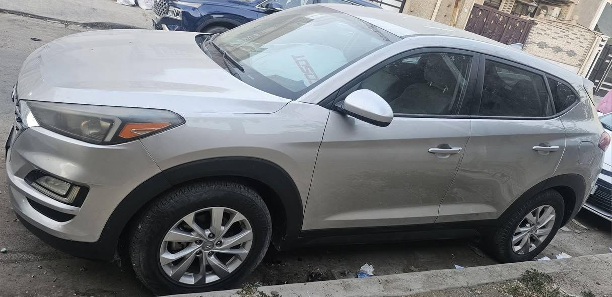 محد يريد هاي القطعة
🌟 للبيع : هيونداي توسان (Tucson) 2020 وارد أمريكي 🇺🇸

💰 السعر.163 ورقة  

​✨ المواصفات الأساسية:

​السيارة: هيونداي توسان (Tucson)

​الموديل: 2020

​المنشأ: وارد أمريكي أصلي

​الرقم: شمالي (جاهزة للتحويل الفوري باسمك ✅)

​🛠️ حالة السيارة والضرر (بكل شفافية):

​الحادث: تبديل بنيد فقط (الضرر خفيف وموضح بالصور 📸).

​الهيكل والشواصي: مكفول شرط فحص السونار (سليمة 💯).

​الإيرباك: إيرباك الستيرن فقط مفتوح، وتم إصلاحه بنظام (راجه سستم).

​المحرك والميكانيك: بشرط الفحص!

​💎 الميزات والمواصفات:

حجم المحرك 2000

​المسافة المقطوعة: 34,000 ميل فقط (قليلة جداً!).

​التشغيل: سويج 🔑.

​الجنط: ويل كب (اصلي ).

​الأمان: رادارات جانبية ⚠️.

​الفرامل: هاند بريك ( بصمة.)

​: شاشة ديجيتال كبيرة (لمس ).

​مواصفات عادية.

​💵 طريقة البيع والموقع:

​البيع: نقداً فقط 

​الموقع: بغداد / الطالبية.

​📞 للتواصل والاستفسار (اتصل مباشرة):

​الرقم: ***********

​ملاحظة هامة: الرجاء الاتصال مباشرة على الرقم المذكور للاستفسار وتحديد موعد المعاينة. صور الحادث متوفرة مع الإعلان.
