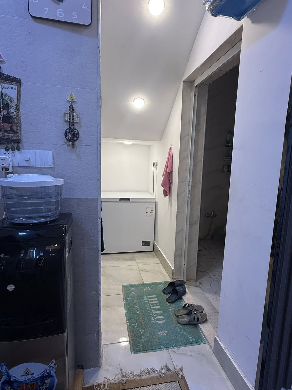 السلام عليكم
الدار للبيع المساحة 100 متر مربع العنوان حي الجامعي شارع السايدين مجاور صيدلية الابرار 
مكون من طابقين 
الطابق الاول يحتوي على :
مطبخ + صالة + استقبال + غرفة منام + حمام + منور + حمام خارجي
الطابق الثاني يحتوي على : 
غرف نوم عدد ٢ + حمام + بلكونه مشتركة + صالة
للاستفسار الاتصال على الرقم 
***********
