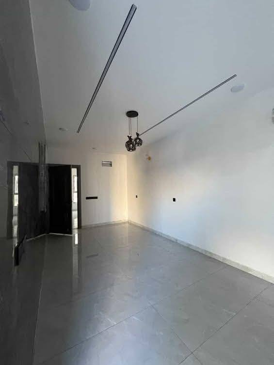 دار للبيع التعليم العالي جمعية غرفة تجارة مساحه ١٢٠ متر درايج منفصله يحتوي كل طابق ع غرفة نوم وهول واستقبال السعر 75 وبي مجال للاستفسار اكثر ***********
*********** واتساب ***********
يتوفر لدينا قطع اراضي للبيع في حي التعليم العالي والتربيه بأسعار مناسبه وكذلك يوجد لدينا نضام البناء بالتقسيط
#موصل #الجميع
