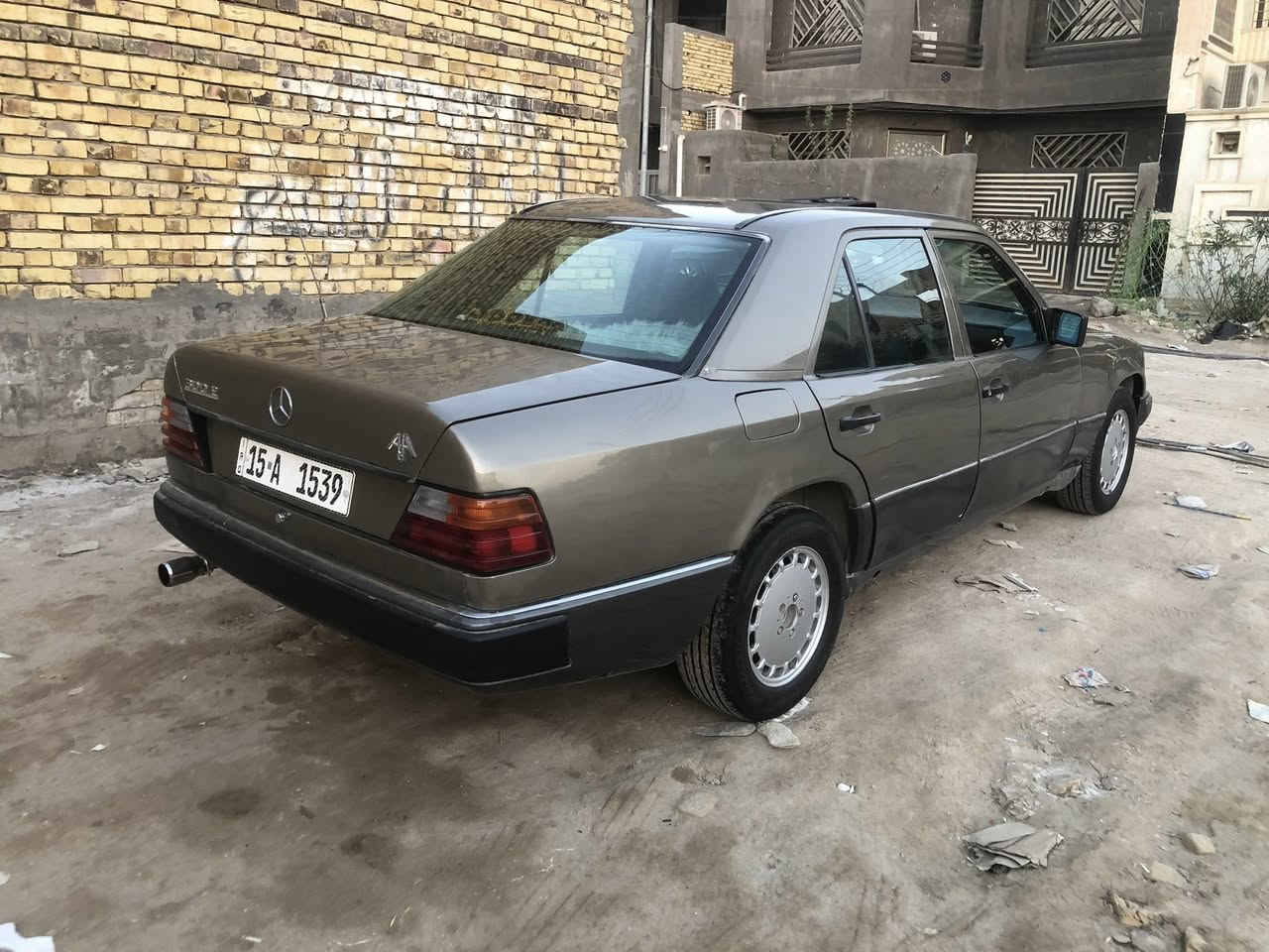 مارسيدس دب مديل 1989
السعر 45 بيها مجال بسيط
سياره كير محرك ففتي مجول 
كهربائيات جاهزه بدي نضيف قواعد نضاف لاخياس لاتعمير دواخل نضيفه رقم انبار نكليزي راعيها الشرعي بل ناصرية هزة جديده مداور بل ناصريه 
مكان السيارة ناصريه مركز 
لاستفسار ***********
