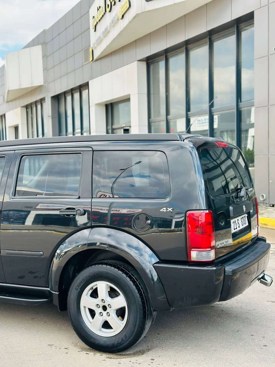 دوج نيترو
موديل 2009
بيهة قطعة صبخ بدون دواخل بدون ضربة 
و بيها بل قمارة جلاتين رايح بدون ضربة بدون حادث 
گير محرك شرط اكسل اب شرط 
السيارة بدون نقص سنوية لوحة جديد 
ماشي 126 
سعرة 100 و مجال 
مكان السيارة: سليمانية 
***********
‎ملاحضة: بدون هذا الرقم
