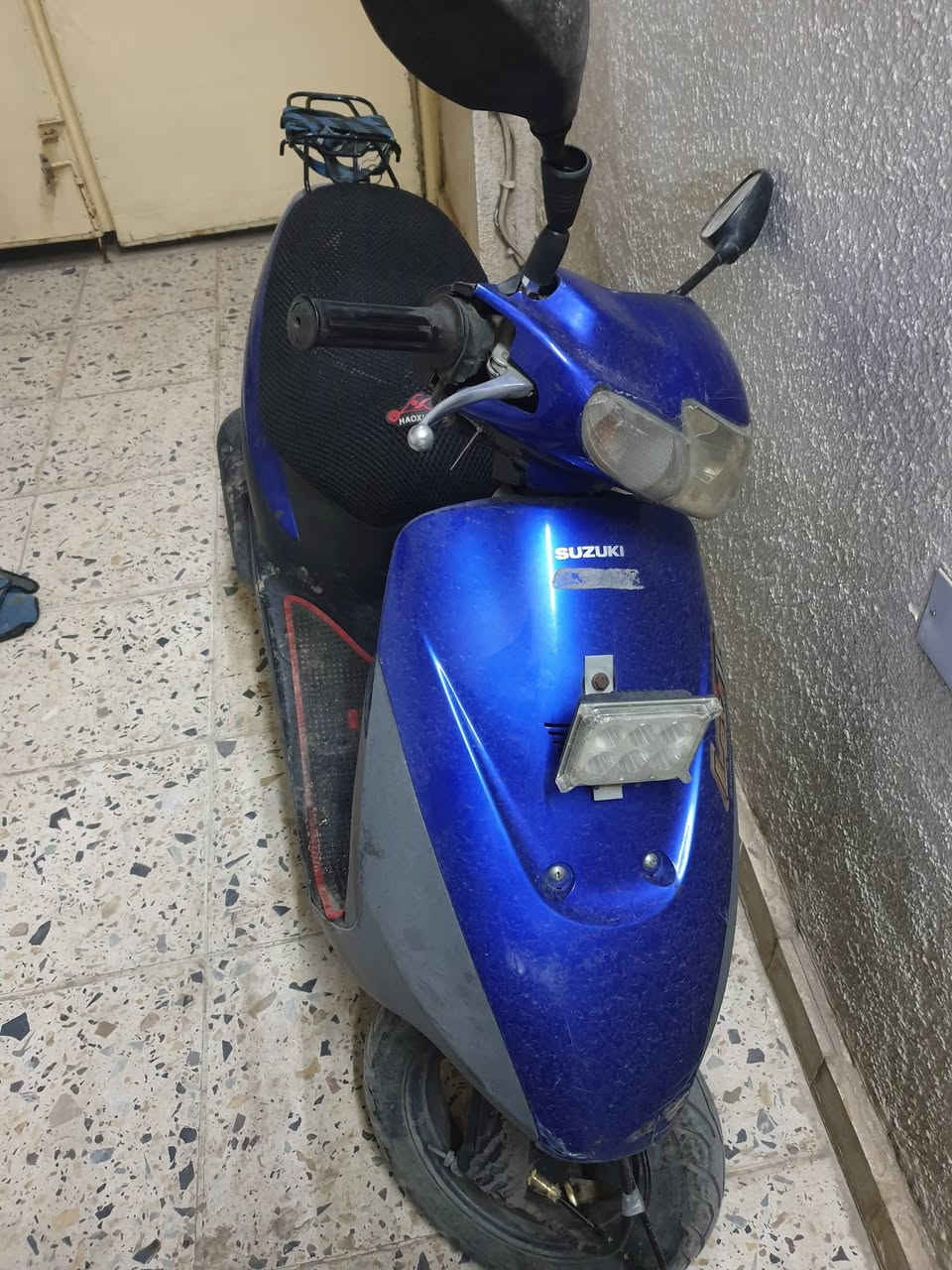 السلام عليكم 
دراجه ٦٠ ساسوكي خفاش كلشي شغال بيها كهربائيات ومحرك مجفت جديد ناعمه ولاتسمع صوتها كابريتر جديدة  ستان جانبي كهربائي حساس 
الدراجه مال بيت وياها غراض احتياط  كلجات جديده امامي وخلفي بالباكيت وكابريتر الاصلية موجوده وياها
السعر ٢٥٠ الف 
العنوان بغداد صليخ ال ٦٠٠ 
للاتصال ***********
