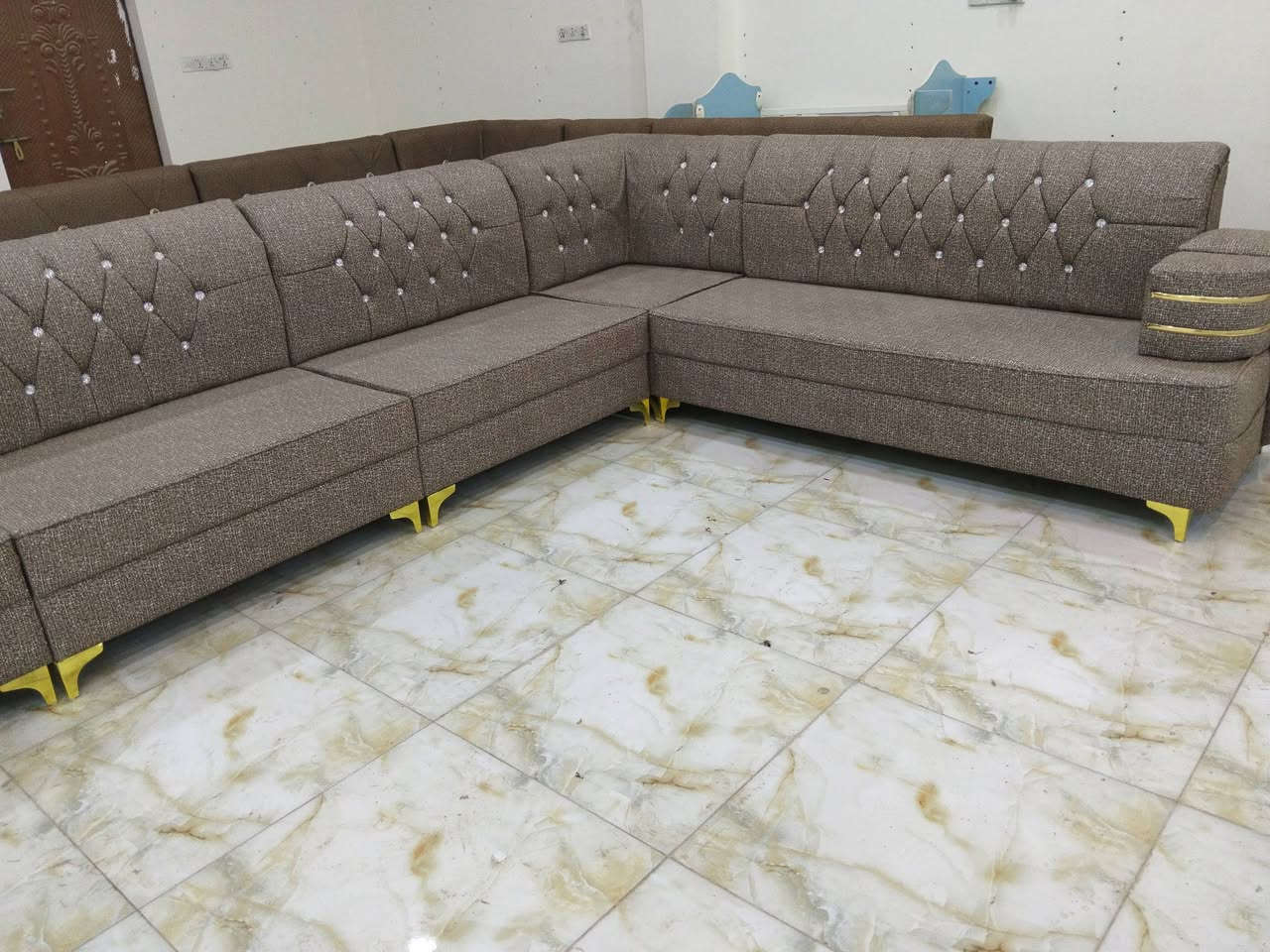 انسب لسعار ٣٠٠الف ديوان بلوك اسود التحرير شارع جامع الصديق مجاور محطة ماء النبع الصافي ***********
