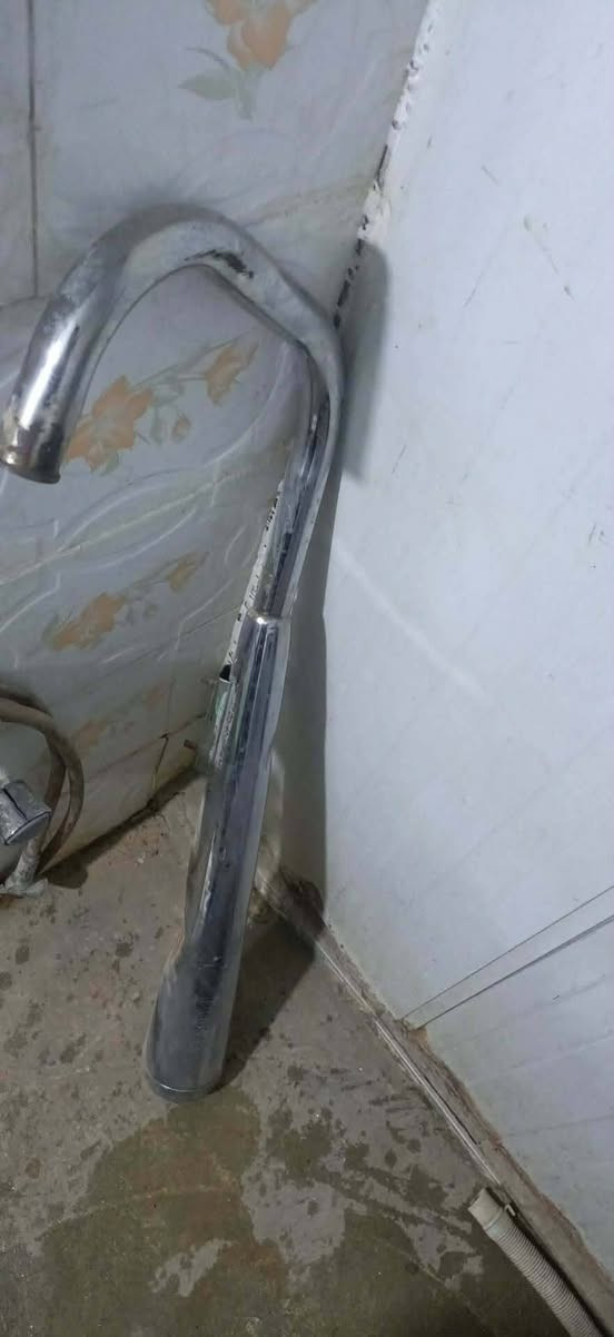 سلام عليكم عندي غراض للبيع ويل خلفي ثقيل الصلي وكامل ويل امامي كامل  هوا وتاير وجوب وصالنصات ثنين نضيفات وكملاات السعر خاص مكان كربلاء حي العسكري


**إذا كنت صاحب هذا الإعلان وتريد حذفه لأي سبب، رجاءا أرسل رسالة إلى الدعم الفني**