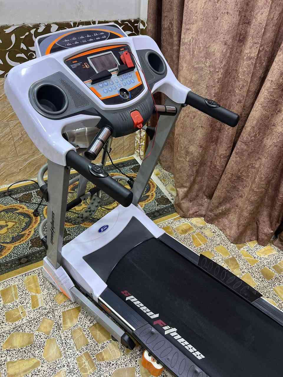 جهاز جري جبلي دبل ماطور نظيف حديث شاشه تحكمات لمس بي رجاج تكسير شحوم وبي شناو بطن وبي شاشه تعد وقت سعرات حراريه قياس نبضات القلب مسافه مقطوعه يحمل160KG سرعه عاليه 16.0 جهاز بي اواكس بلوتوث شاحن موبايل يطبك ومياخذ مساحه سعره 300 الف بغداد يوجد توصيل محافظات ***********
