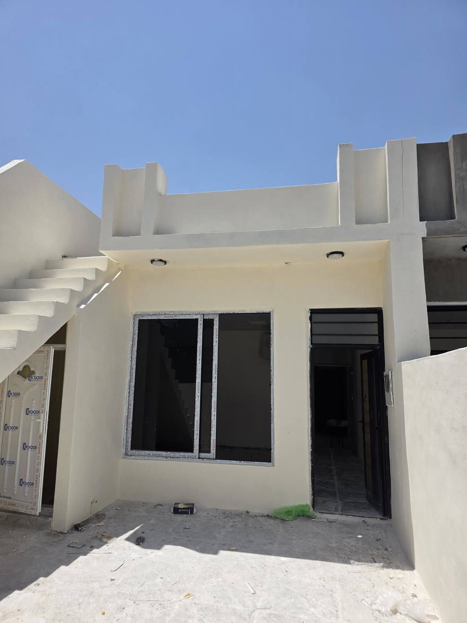خانو 100متری فول کاشی خانۆکە تازیە  پێک هاتووە لەژورێ میوان ژوورێ خەو متبەق ساردو گەرم سەحیات گەراج سەیارە
دکت مەرکەزی سعری گونجاوە 30ملێنو مجال
عنوان کرکوک پنجاعلی نزیک جامع علی زنگەنە
***********
