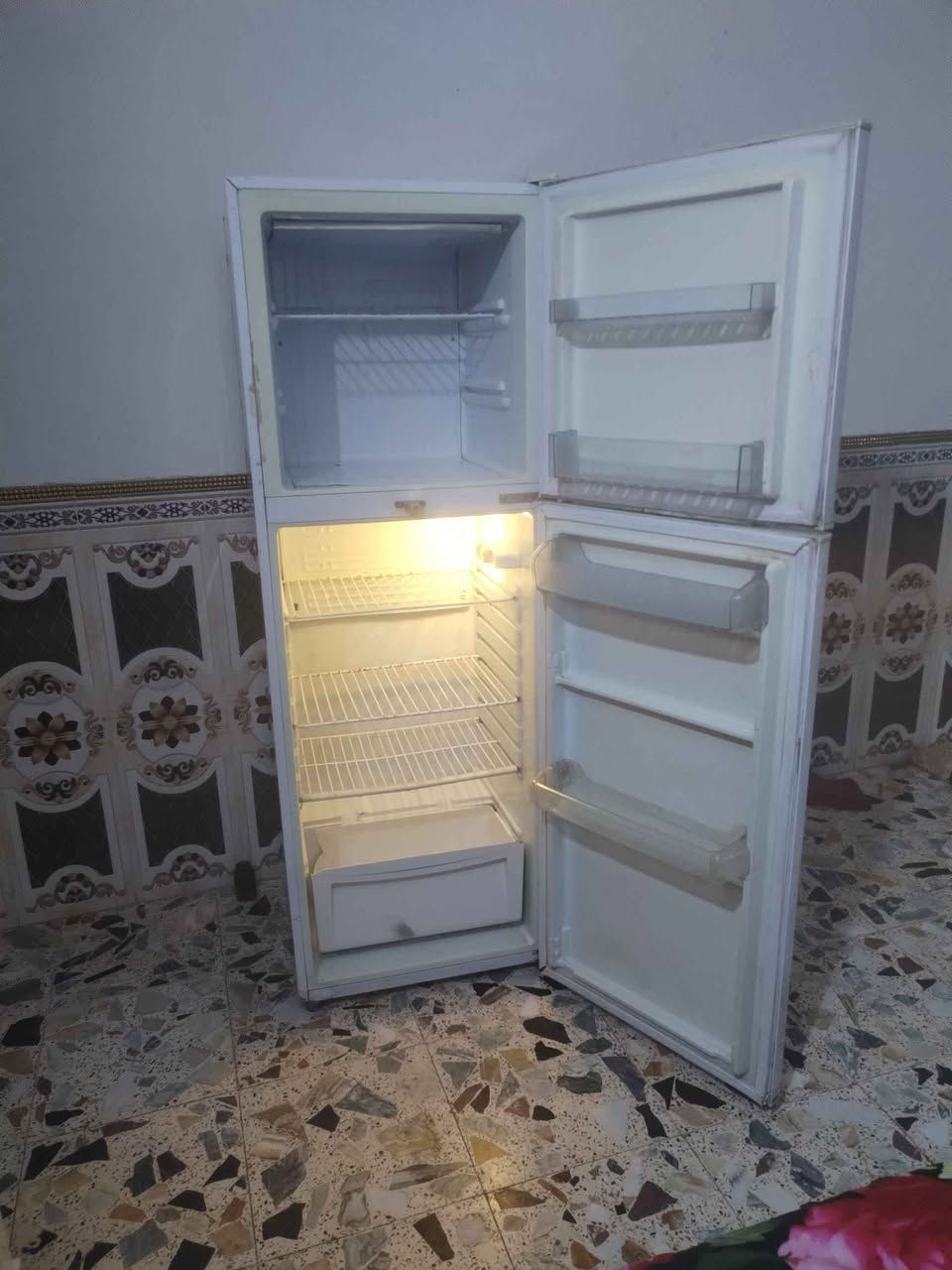 ثلاجه رويال ياباني 16 قدم نضيفه حيل علفحص لاخياس لازنجار فول تجميد شرط 9تى جوه يوفر ثلج اكو توصيل للباب تجيك اجيبه الك شغل وتفحص تقتنع يله تنطي فلوسها سعر 130 هيه وتوصيله شراي يتصل *********** المدائن, بابل
