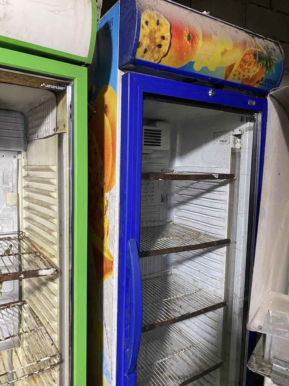 شوايه كباب وطباخ سلسبيل مع عارضات عددثلاثه مع كنارات لحوم سل ستيل  مع دكتات التفاصيل والاستفسار على الخاص او الاتصال ***********
