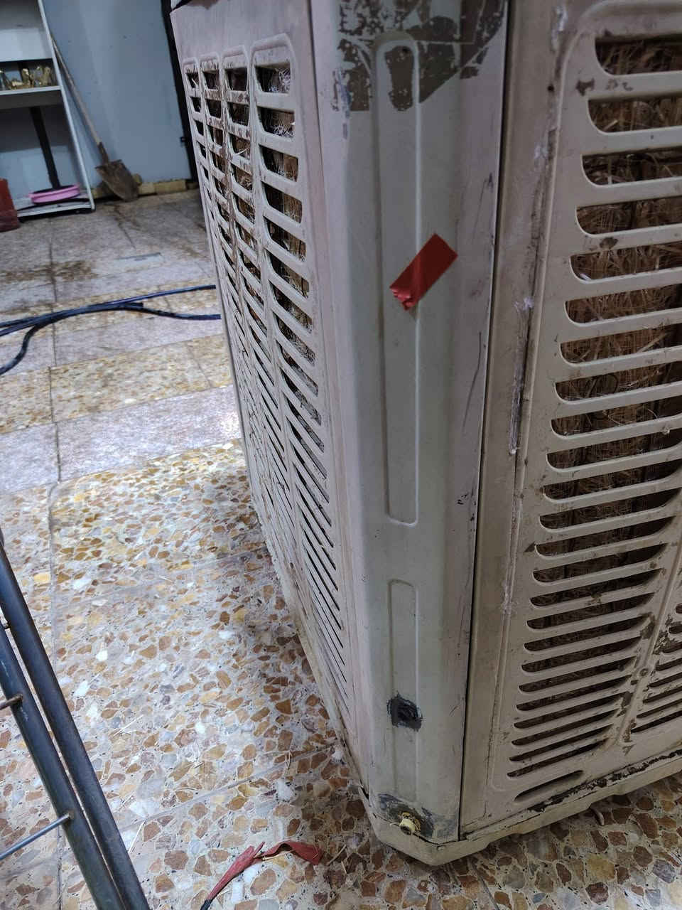 مبردة حجم ٢ ونصف. بدون خياس جاهزة. حلفات جدد. ***********.الرقم مغلق واتساب فقط.. الدورة.
