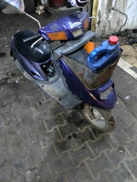 دراجة بزون متروكة تاير مبنجر بس شغالة التانكي مالتها مزروف يحتاج تبدل ...