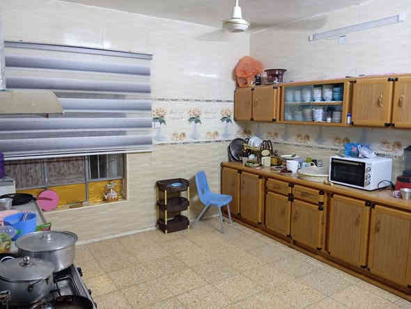 السلام عليكم بيت للبيع  الحمزه الغربي حي العسكري مقابيل مدرسه كميل 
طابو صرف مساحه ٢٨٠

بناء طابوق جمهوري وسقف صب كونكريت

يتكون استقبال 

صاله للضيوف 

صاله درج 

مطبخ 

غرفه ١ طابق ارضي 

غرف 3طابق ثاني 

مجمع صحيات داخلي 

ومجمع صحيات خارجي 

طارمه و كراج للسياره 
السعر ١٠١
قابل للتفاوض

لتواصل ***********
