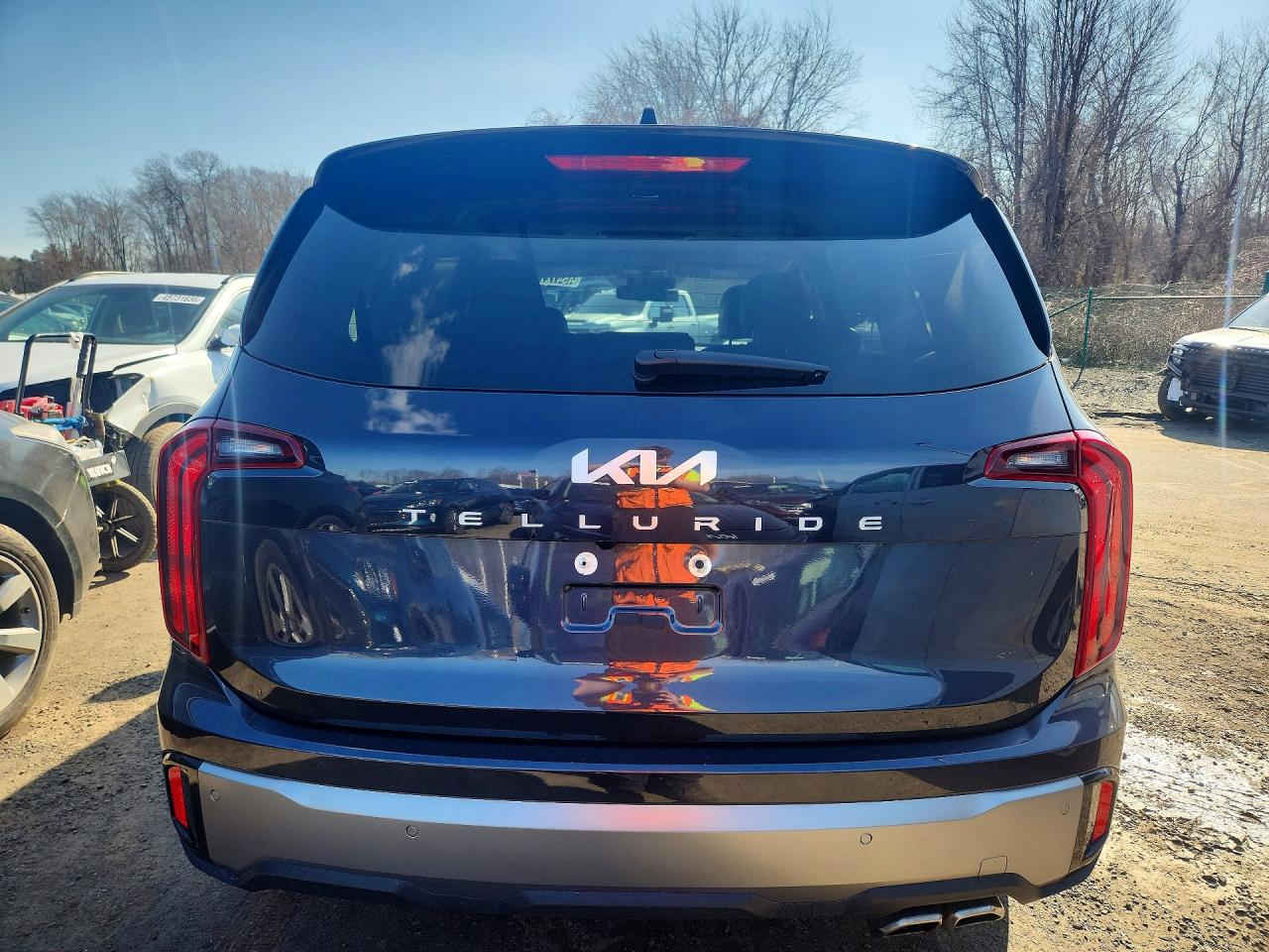 🚨 تنويه مهم
هذه السيارة معروضة في المزاد الأمريكي 🇺🇸
والمزايدة والشراء تتم عن طريق مكتب الباخرة للمزادات 🇮🇶
🔥 تدخل بكتاب الشهداء
───────────────
🚗 نوع السيارة:2025 KIA TELLURIDE S
📅 تاريخ المزاد:الاثنين 23-03-2026
💰 السعر: يتحدد داخل المزاد
📊 الممشى:13429 ميل فعلي
🛠️المحرك: 6 سلندر / 3.8 لتر
───────────────

🔥 مجاناً مجاناً مجاناً
📄 تقرير كارفاكس مجاني بدون أي مقابل
───────────────

🚗 سحب السيارة خلال 24 ساعة من وقت التسديد
💸 حسابات مخفّضة وعمولات أقل من السوق
───────────────

🚢 الشحن متوفر من:
🇺🇸 🇨🇦 جميع الولايات الأمريكية والكندية
➡️ شحن مباشر إلى العراق
➡️ العقبة – جبل علي – ميرسين
───────────────

🛃 تخليص كمركي كامل من ميناء أم قصر
🏔️ تخليص كمركي إلى إقليم كردستان
🇯🇴 شحن مباشر إلى عمّان (العقبة)
🇹🇷 شحن إلى ميناء ميرسين – تركيا
───────────────

🏢 فروع الشركة:
📍 الفرع الأول: بغداد – السيدية – الإعلام
📍 الفرع الثاني: الإمارات العربية المتحدة – الشارقة – الصناعية 4
───────────────

👥 مجموعة البيع والشراء:
https://www.facebook.com/share/g/17pXXBgeeU/?mibextid=wwXIfr

───────────────

🎵 TikTok:
https://www.tiktok.com/@al_bakhera?t=8qGOLioZlVE&_r=1

───────────────

📞 للاستفسار والتواصل:
+9647739115599


**إذا كنت صاحب هذا الإعلان وتريد حذفه لأي سبب، رجاءا أرسل رسالة إلى الدعم الفني**