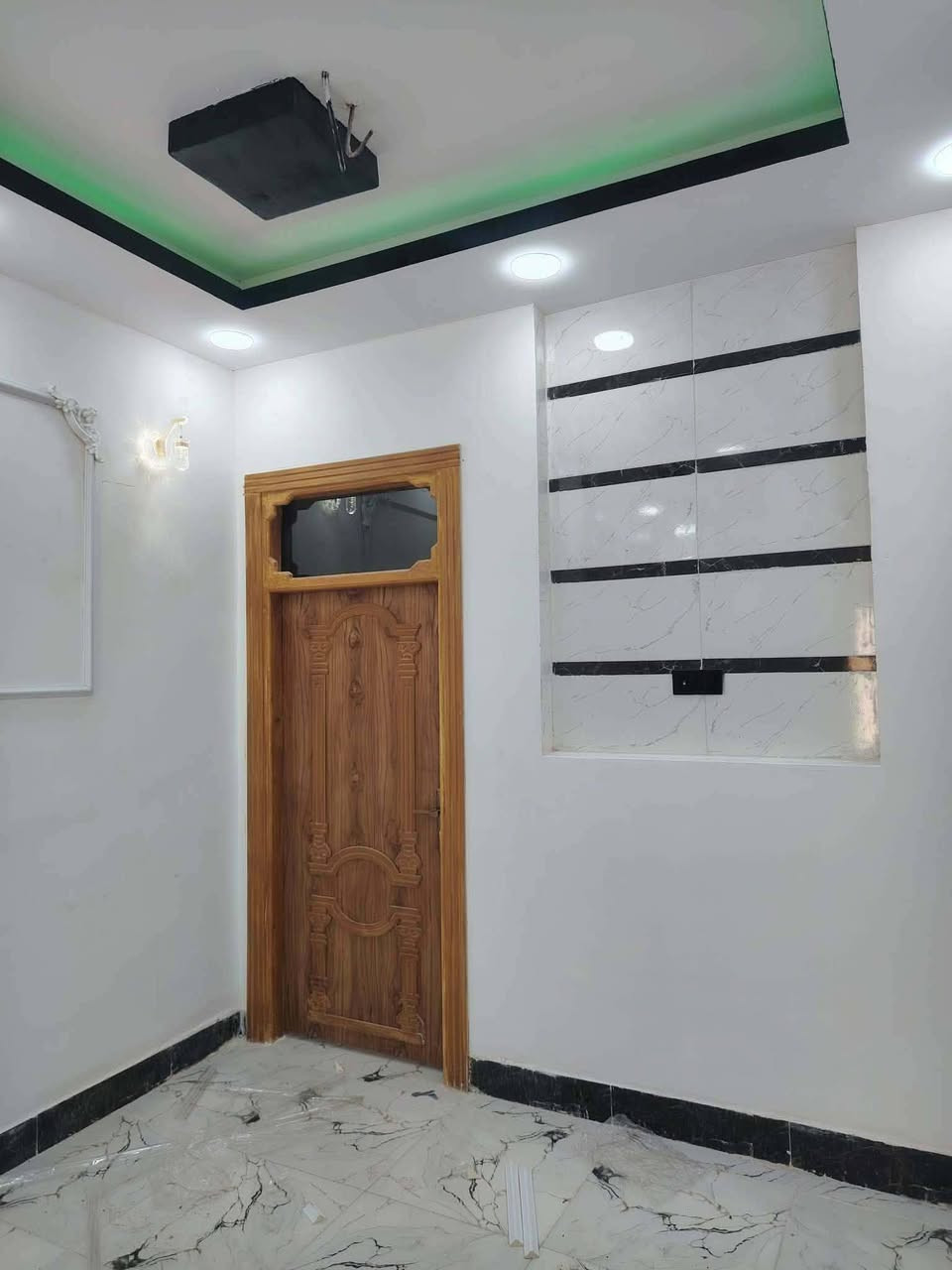بيت للبيع مساحته 50متر يتكون من غرفه وصاله ومطبخ وحمام داخلي طابو زراعي سند 25قرار محكمه تتوفر جميع الخدمات للاستفسار الاتصال على الرقم التالي أو مراسله واتساب ***********
