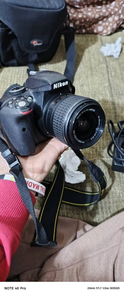 السلام عليكم شباب كاميرا نظيفه يكون   3300 نظيفه على اخر درجه والله تواصل على هذا رقم واتساب*********** سعر ٢٠٠
