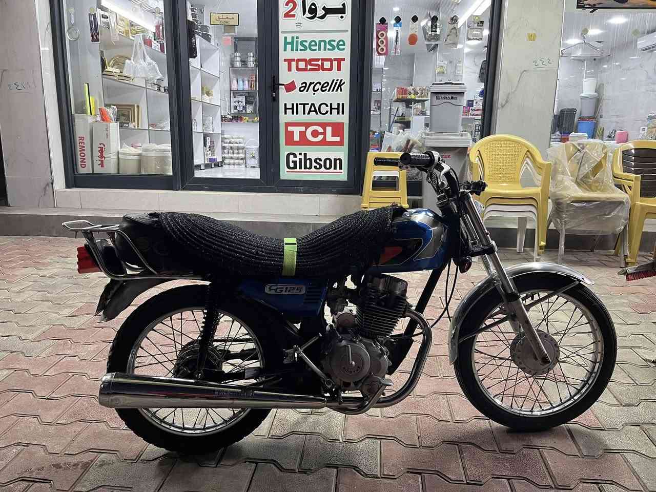 دراجة ايراني 2017 تانكي جديد تايرات جدد وياله جدد صفح كليج جديد دبلات خلفي جديد كهربائيات فول صالنصه جديدة دراجة شلعه معدل شرط✈️ دراجة بدون نواقص بس شغل واطلع سعر ٢٦٥ و بي مجال ***********
