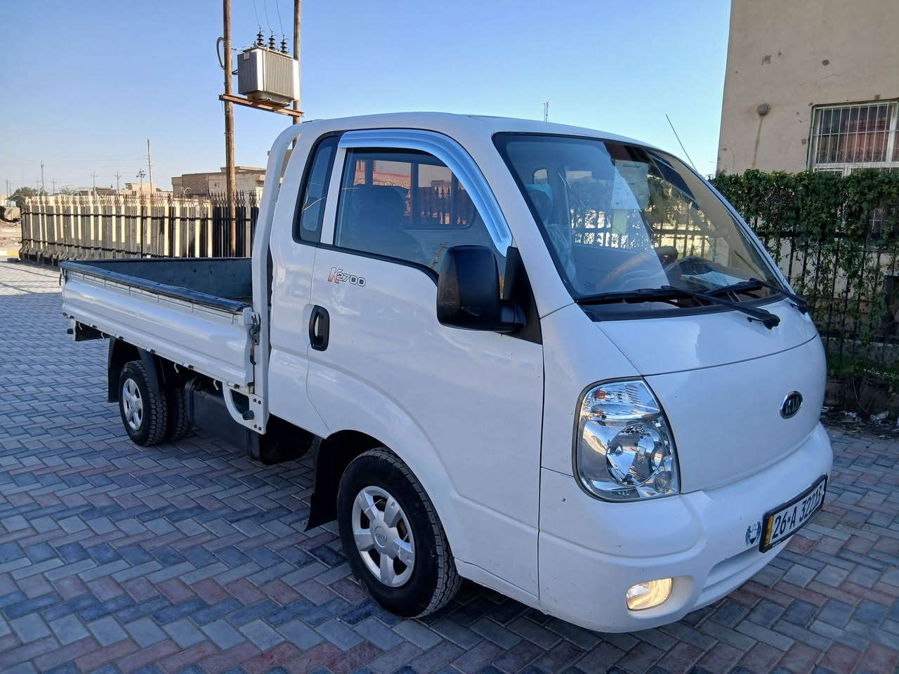 سلام عليكم للبيع كيه عموشه موديل ٢٠١٢ رقم صلاح الدين انكليزي مكفوله من الضربه والصبغ والبارد سياره جديده وضع شركه برغي مامفتوح بيها العنوان بغداد الطارميه الشراي يتصل الهاتف ***********// ***********
