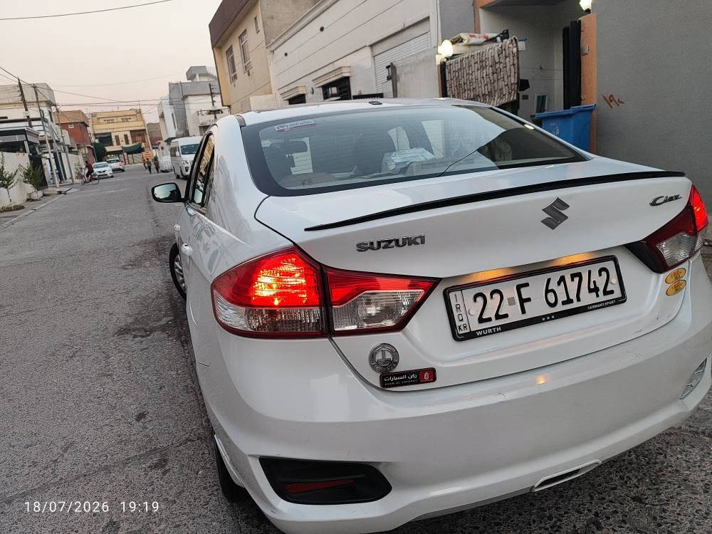 السياره مواصفاتها

 تبريد مركزي قطعتين

 جامات كهربائيه

داخل بيجي وتطعيمات الصاج

 السياره كلش حلوه ونظيفه ماشيه 94الف

حادثها فقط الخلفي كلش خفيفه وبيها طعجه صغيره بالبونيد  و تلاث اماكن بارد   فقط لاغير 

مكان السياره اربيل 

والسعر 110$ وبي مجال 

*********** أربيل, العراق
