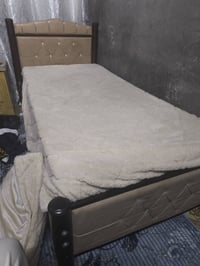 نفر حديد • نضيفة • بدون دوشك