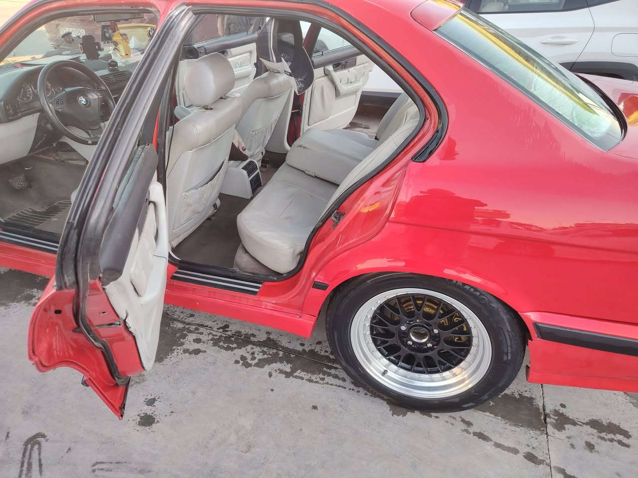 سلام وعليكم بيام حجم ٥٤٠ مكينه ٨ جاهزه مجهزه بيه شغالتين بس بصيطات يده باب دخليه وقايش تبريد سياره مالت جني من كلشي كاماله تحويل مباجر ولبسمه سياره جاري يريد يحوال او وكاله عنواني واسط ***********
