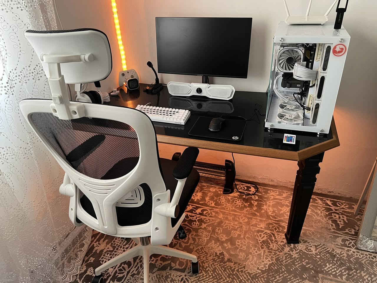 السلام عليكم
حاسبه للبيع بواصفات عاليه 
وشكل خرافي 
معالج R5 5600XT
كارت شاشه RTX3060 GB12
رامات عدد 4 حجم 23 GB
حارد دسك SSD T2 +. 1TB HDD
فانات RGB عدد 9 
شاشه حجم 25 من كيكه بايت بتردد 200 هرتز
كرسي ابض كيمنك كلش حلو 
كيبورد ميكانيكي احترافي 
ماوس كيمنك 
مايك احترافي محيطي واير لس وستاند مايك وجوستك اصليه شي كلش مرتب 
التجميع حلوه وقويه وكل قطعه اصليه وراقيه  وكله بيضه 
استخدام شخصي 
مكان الرمادي 
اي استفسار على الرقم حصرا ***********
