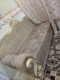 ديوان للبيع سعر 275 وبي مجال 07515319433