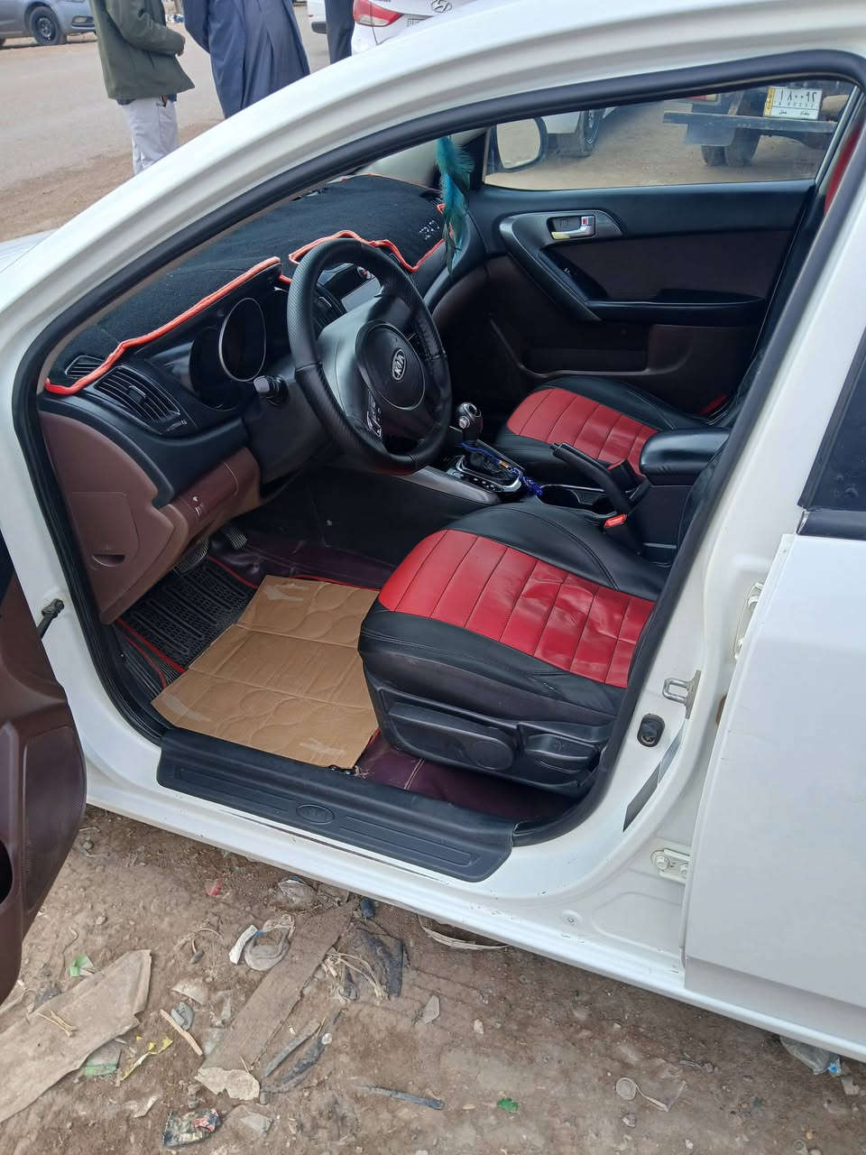 سلام عليكم سيراتو البيع موديل  2011
وارد خليجي صبغ شبر جاملق الخلفي سياره كفاله عامه  *********** 
السعر  105وبيه مجال مكاني بغداد الدوره
