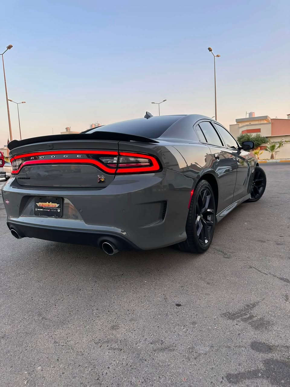 السلام عليكم 
جارجر 2023 الاصدار الاخير ستوك ع وضعها البلاد 
سكات باك SRT392 - 6400 محرك 8 سلندر السيارة نقصها فتحة 
باقي المواصفات فول حتى رادار امامي بيها 
الحادث:  بيها بارد بالبنيد شي كلش قليل 
و خصرة بسيطة بمقدمة بالشاصي الايمن والباقي كفاله
ماشيه 30 الف فقط حرة باسمي تترقم جميع المحافظات 
مكاني البصرة - مجمع الامل السكني متواجد اتصال و واتساب فقط 2C3CDXGJ3PH653571
سعر السياره 265$ 
 ***********
