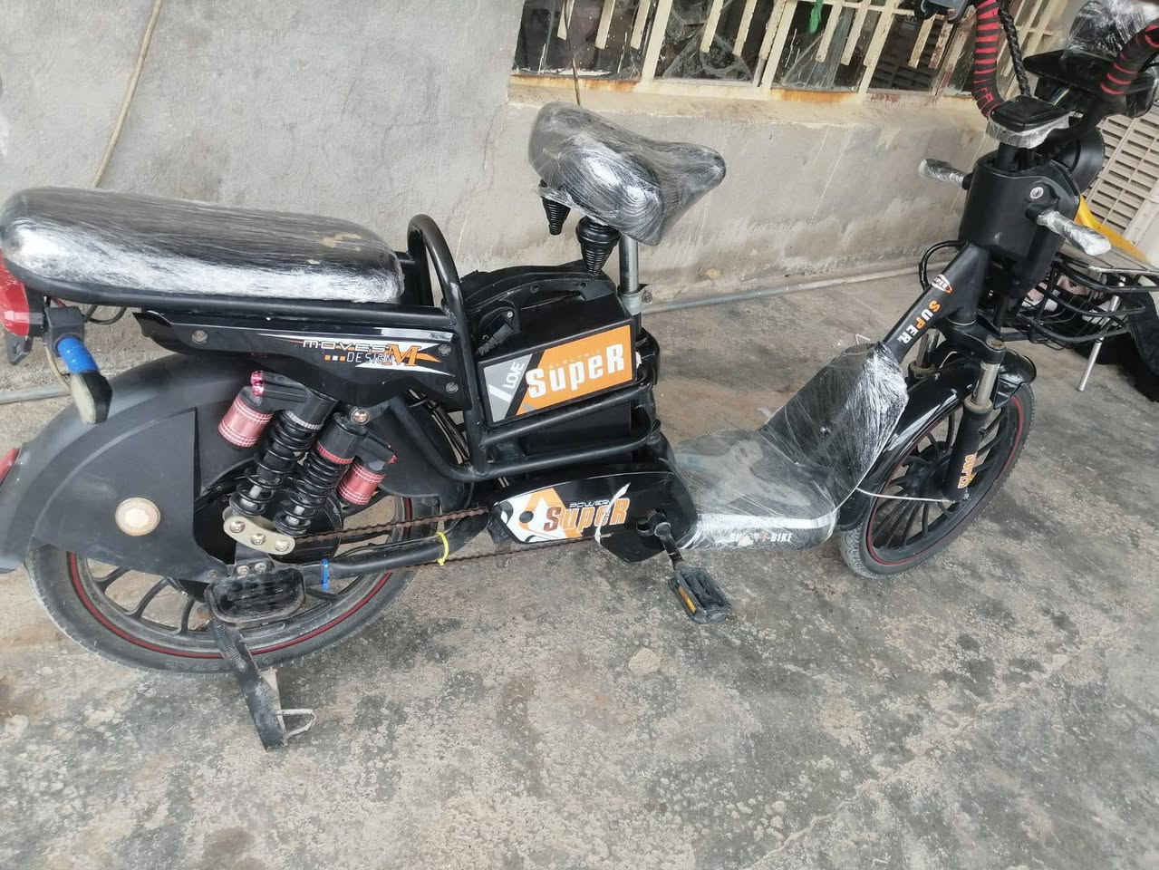 متاح 4بطاريات جدد سويج بصمه كهربائيات كله شغاله جديده كلش بلوتوث لايت عالي ناصي كلشي بيه شغال
السعر 250 وبيه مجال مكان خان بني سعد
***********
