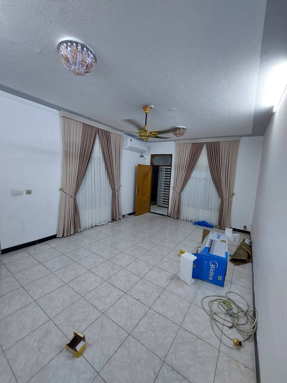 اعمل بصمت ودع عملك يتكلم 
ظل للستائر 
عمل اليوم بقريه الغدير 
عنوان المحل قريه الغدير الأولى قرب البازار للاستفسار واتساب ***********
