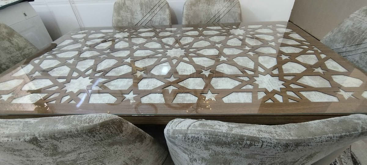 ميز طعام 6 كراسي مستعمل قليل اخو الجديد 
السعر 200 الف
 القياس 140 في 80
*********** كربلاء, العراق
