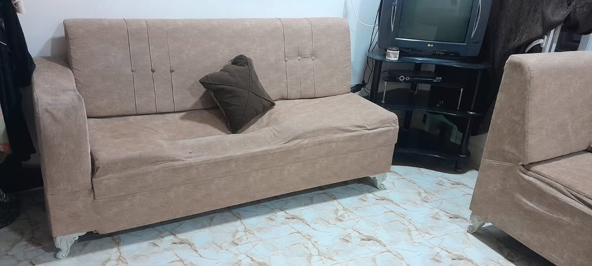 سلام عليكم ديوان للبيع يحتاج سفنج قيم و اخذ رقمي ***********
