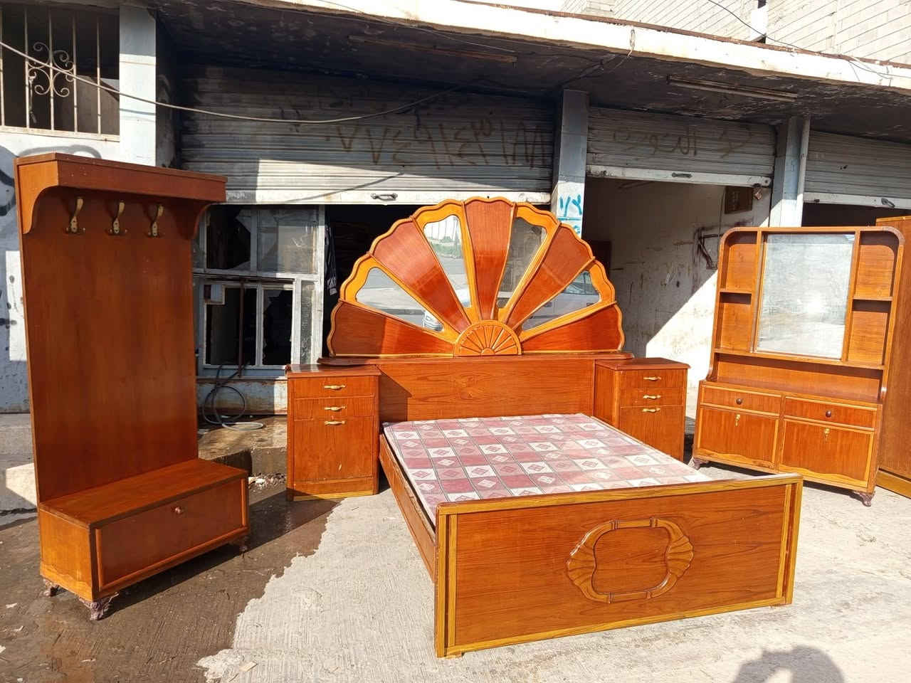 غرفه بدون قنصور شرط النظافه شغل ثقيل حيل سعرها ١٢٥ الل
***********
