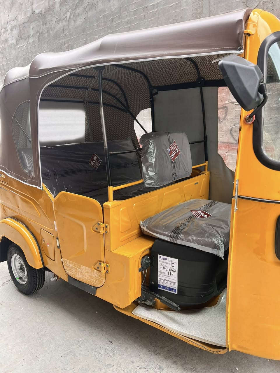 سلام عليكم تكتك للبيع موديل 2021الكماليه شارع الأصفر  رقم الهاتف ***********
