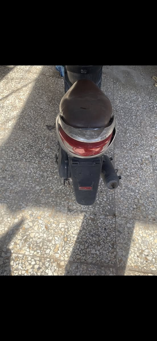 سلام عليكم دراجه بريز الدراجه حلوه ونضيفه ما متعبه بس اروح بيه للشغل وارجع نضافه كفراته 70% يحتاجله بس بريك خلفي وشويه ترتيبات السعر 400 وبيه مجال مكان بغداد العبيدي ***********
