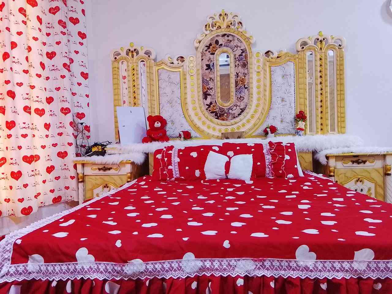 سلام عليكم اخوان غرفه 4قطع جديده (شغل عراقي جوده عاليه) صارلها سنه ونص من اشتريتها اريد ابيعها (سعر مليون ربع) بيها مجال لشراي فقط للاستفسار رقم الهاتف ***********عنوان البصرة  ابوالخصيب
