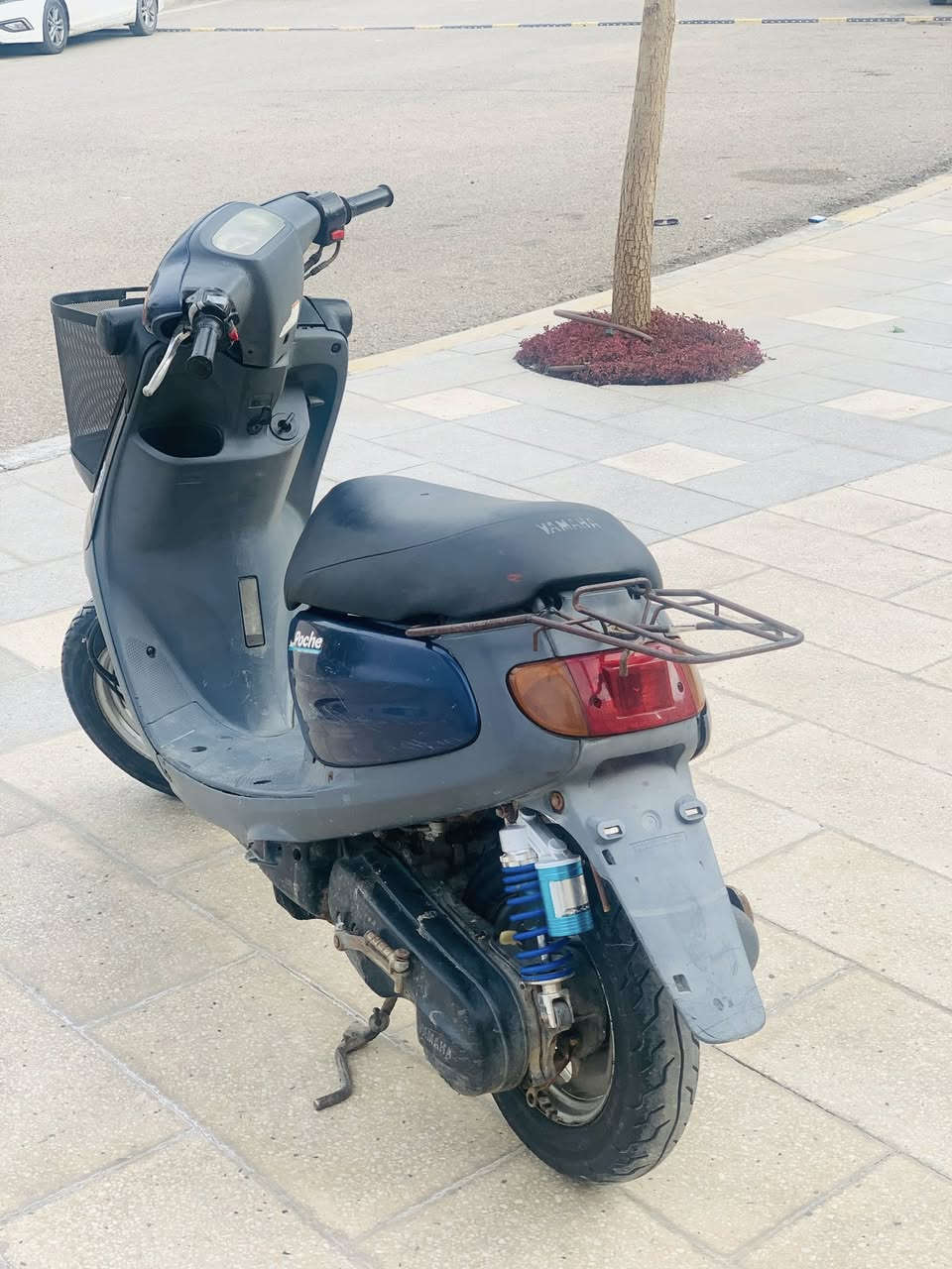 سلام عليكم منغولي أم السلة للبيع كلة بلادي بس مكينة مفتوحة نص هندر شرط بيهة نقوصات بسيطة يرادلهة باتري والكابريتر شوي تعبانة دراجة احلة من الصور ونص هندر مكاني كربلاء ***********
