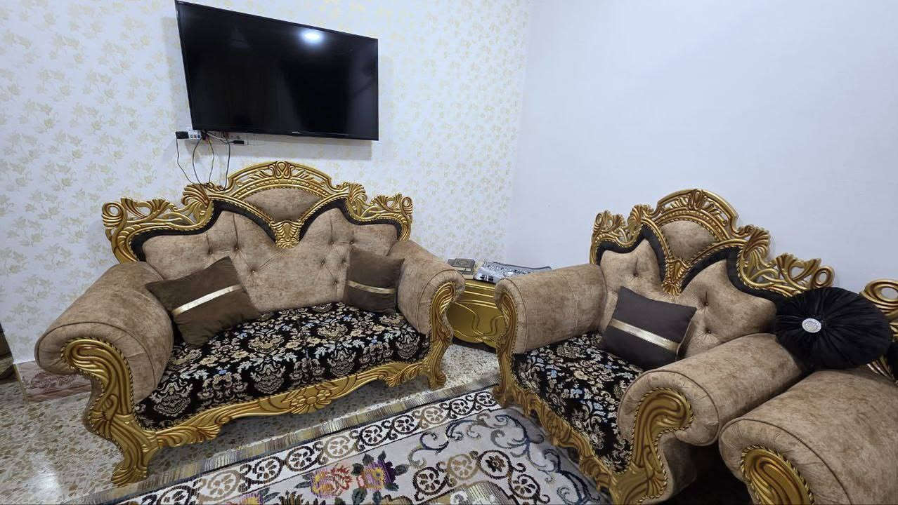 السلام عليكم ورحمة الله وبركاته تخم للبيع 12مقعد حطاطه بعده جديد ماصارلي 4 اشهر من  اشتريته السعر مليون و 300 وبيه مجال مكاني الخالدية الرقم  ***********
